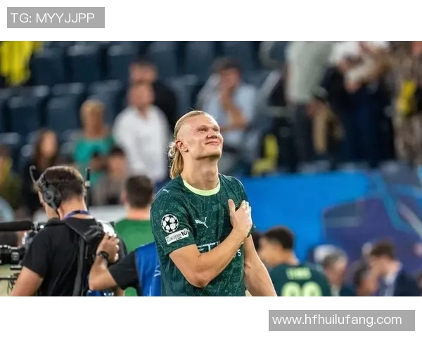 战术解析：哈兰德如何通过关键细节掌控比赛节奏与进攻运作